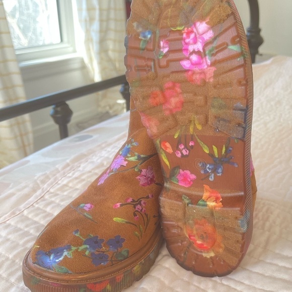 Steve Madden Girls Crystl Floral Painted Detail Chelsea Boots - Picture 3 of 5